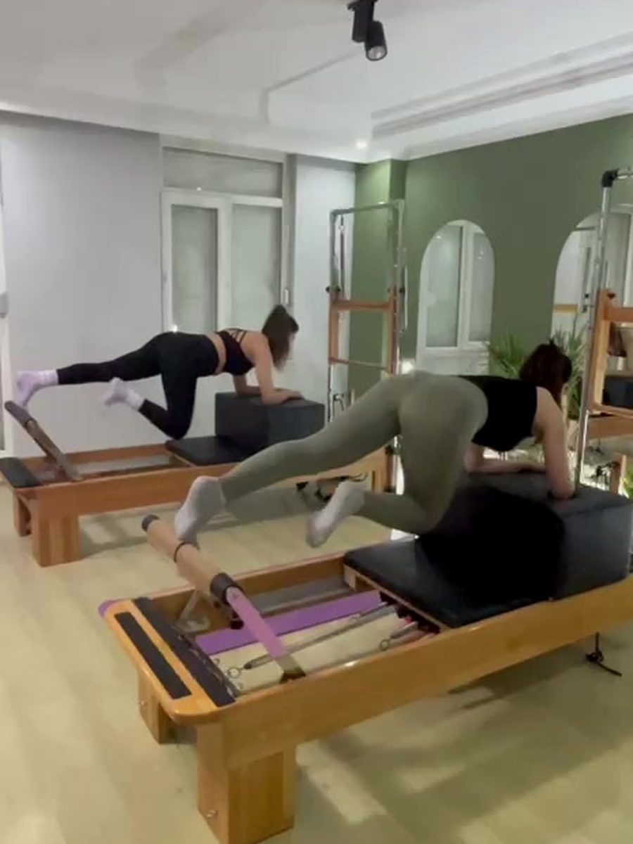 Luz de Liya Pilates Studio reformer ekipman alanı